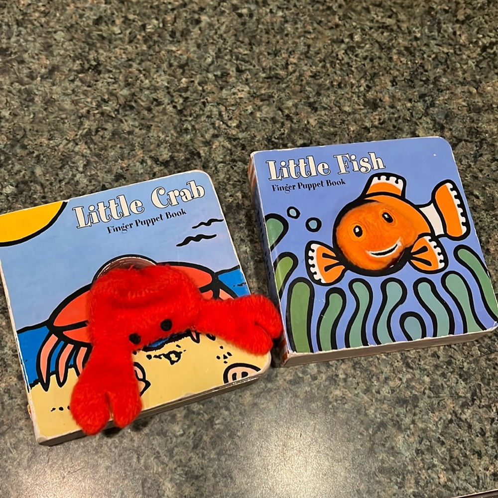 3/$12 Chronicle Kids Finger Puppet Board Books (x2)